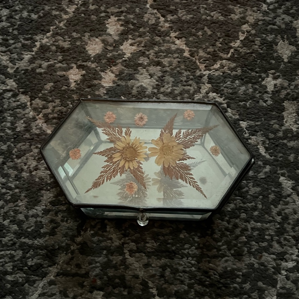 Mirrored flower trinket/jewelry box